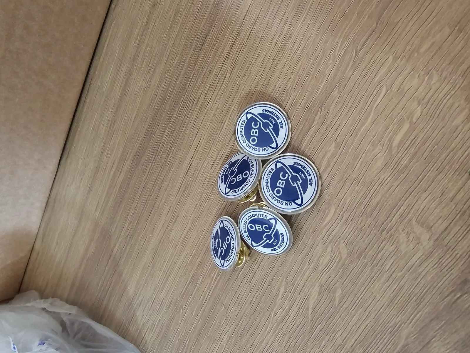 Pins e Botons