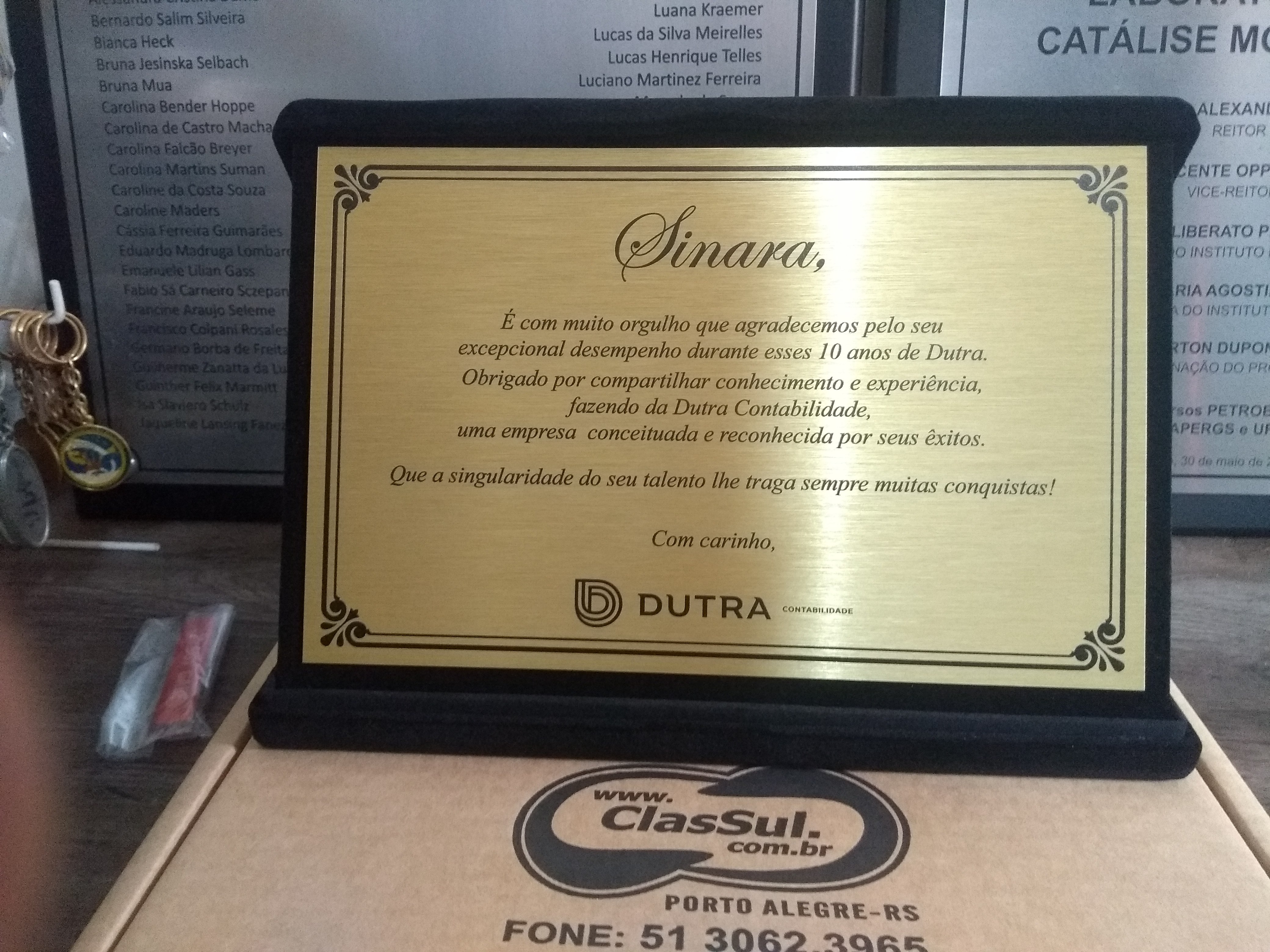 Placa de Homenagem Dourada